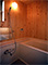 浴室　　ハーフユニット、壁・天井は桧無垢板