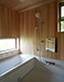 浴室　　ハーフユニット、壁と天井は桧